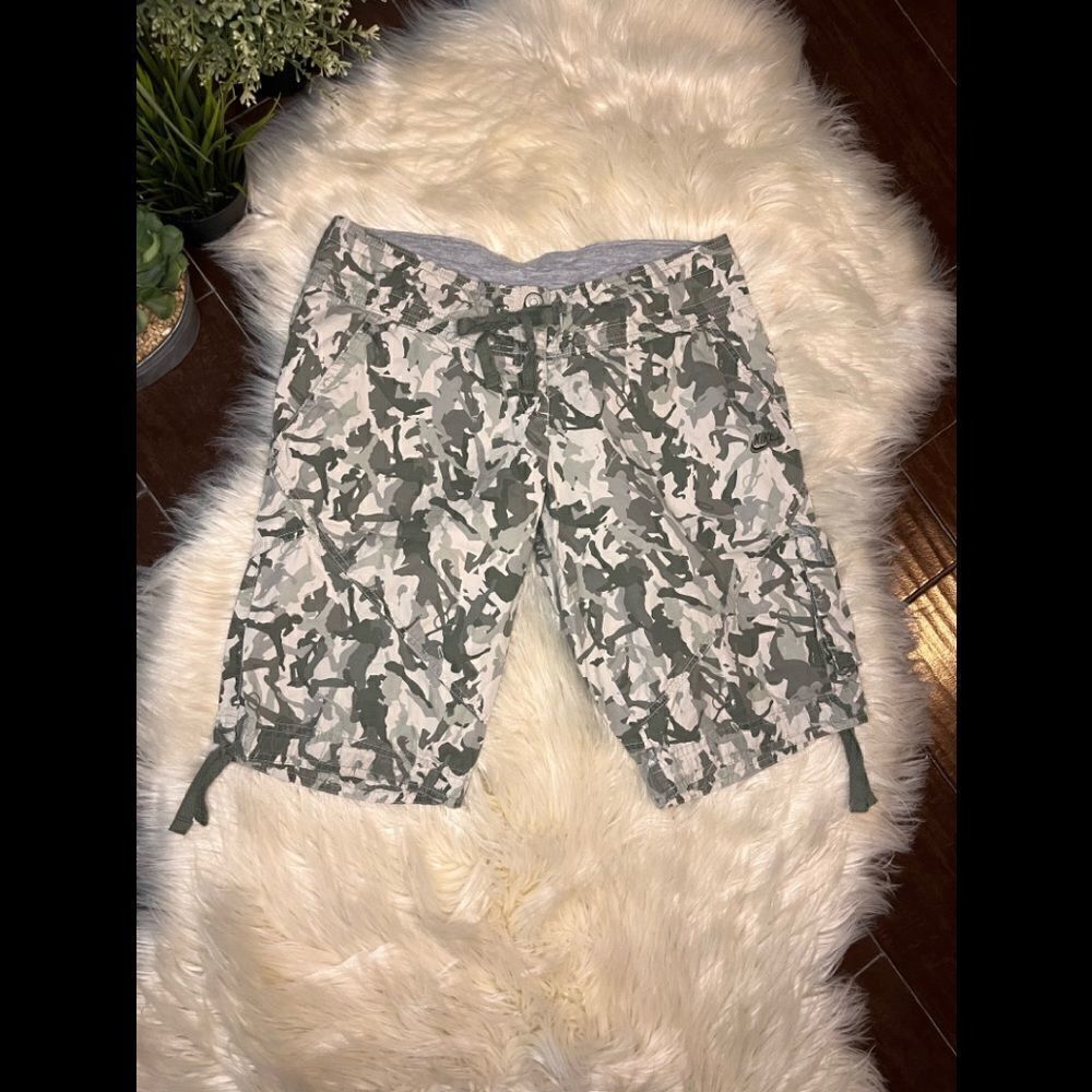 Nike camouflage Bermuda shorts sz small